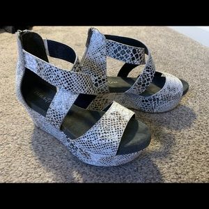Diba snakeskin wedges size 7.